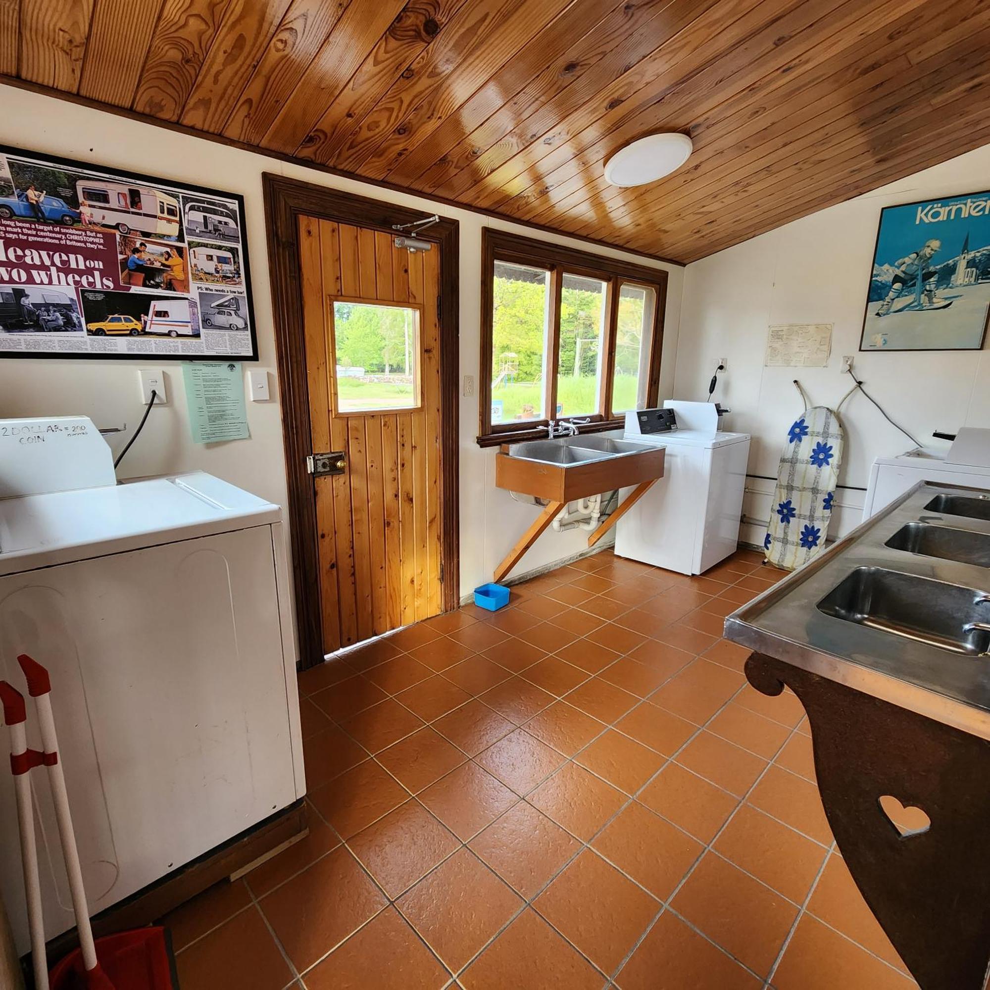 Manapouri Holiday Park Exterior photo