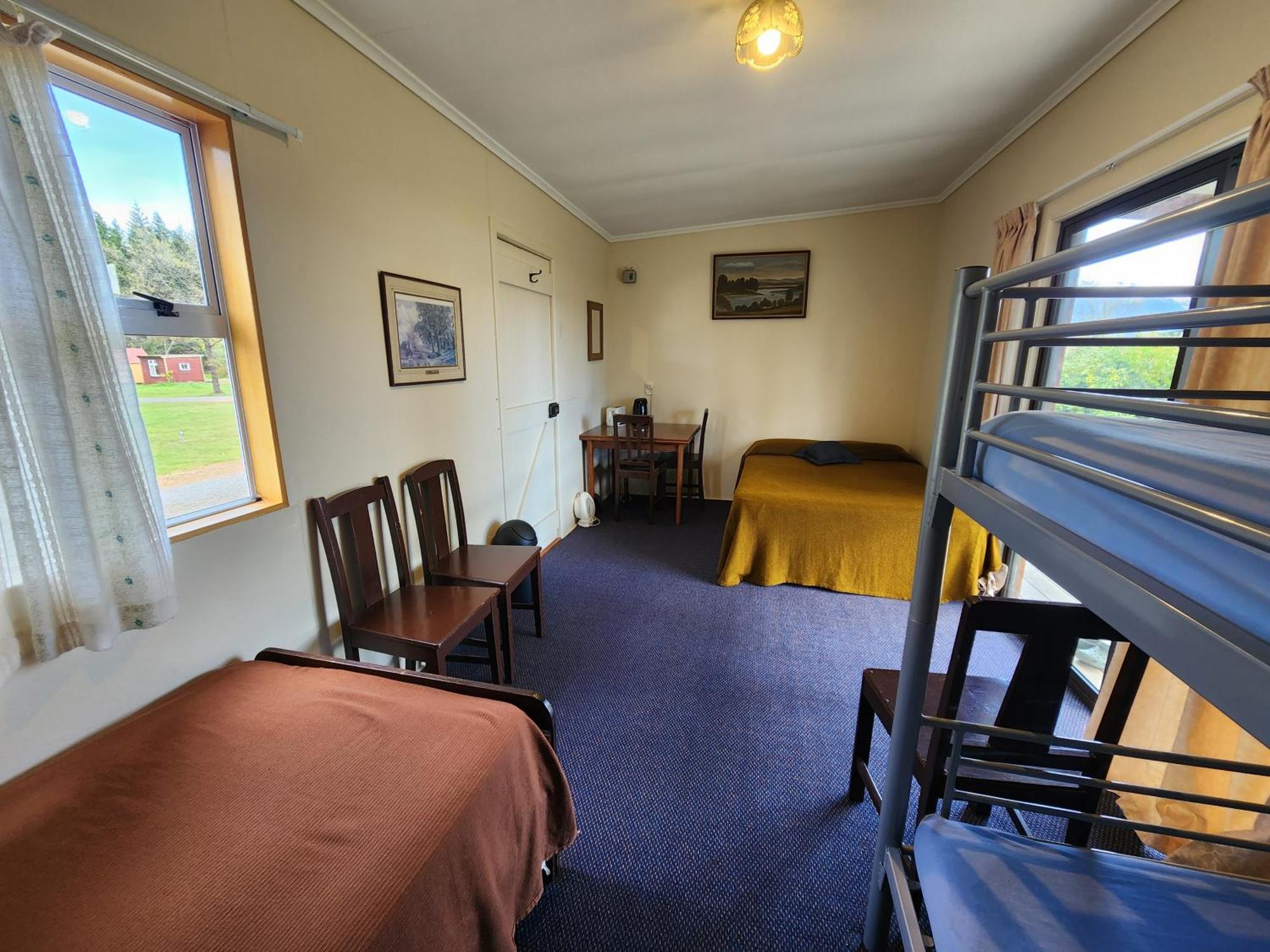 Manapouri Holiday Park Exterior photo