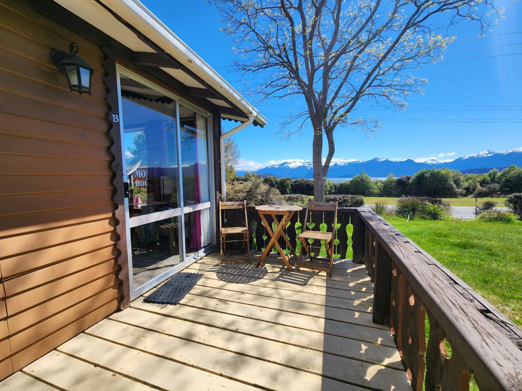 Manapouri Holiday Park Exterior photo