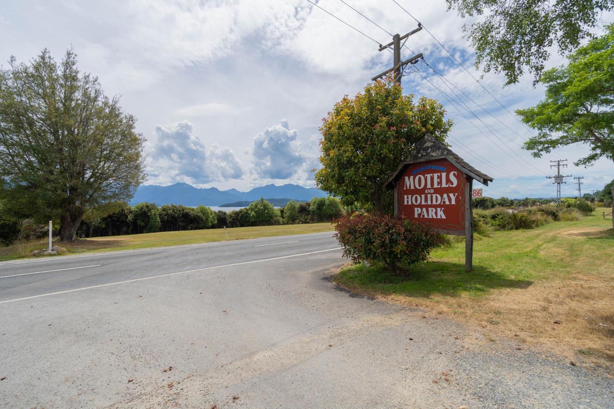 Manapouri Holiday Park Exterior photo