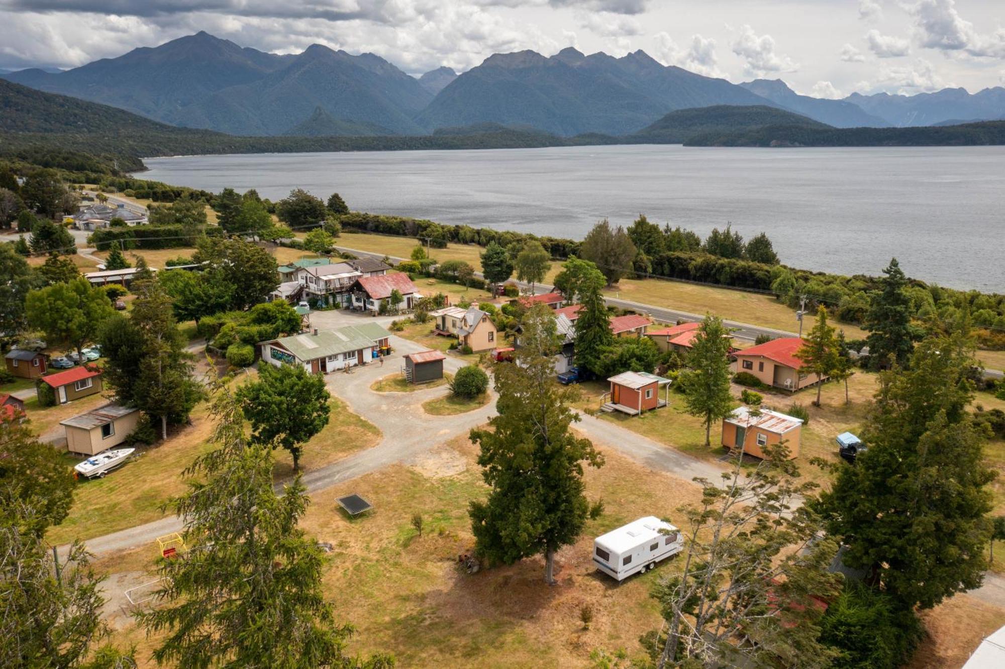 Manapouri Holiday Park Exterior photo