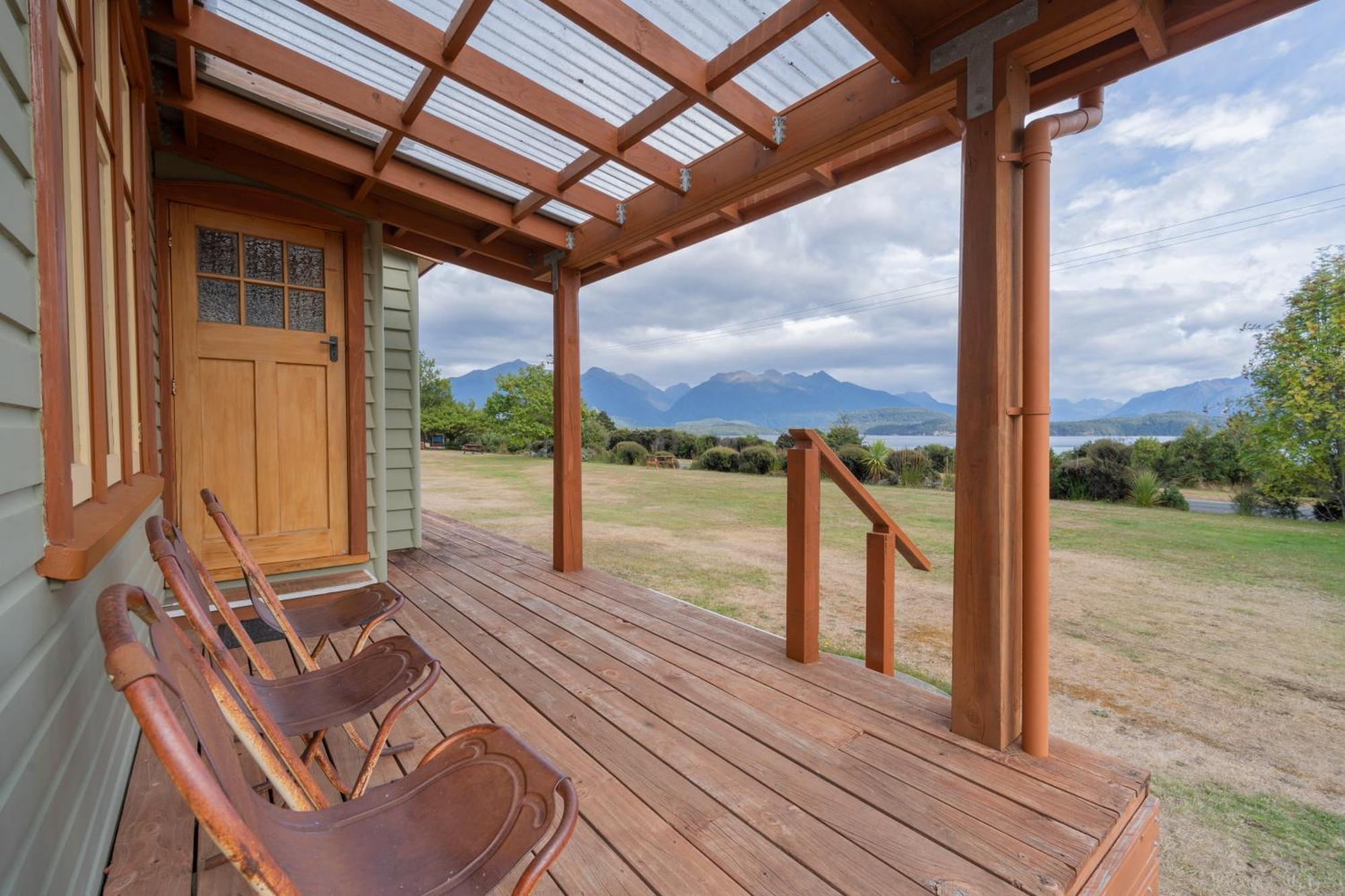Manapouri Holiday Park Exterior photo