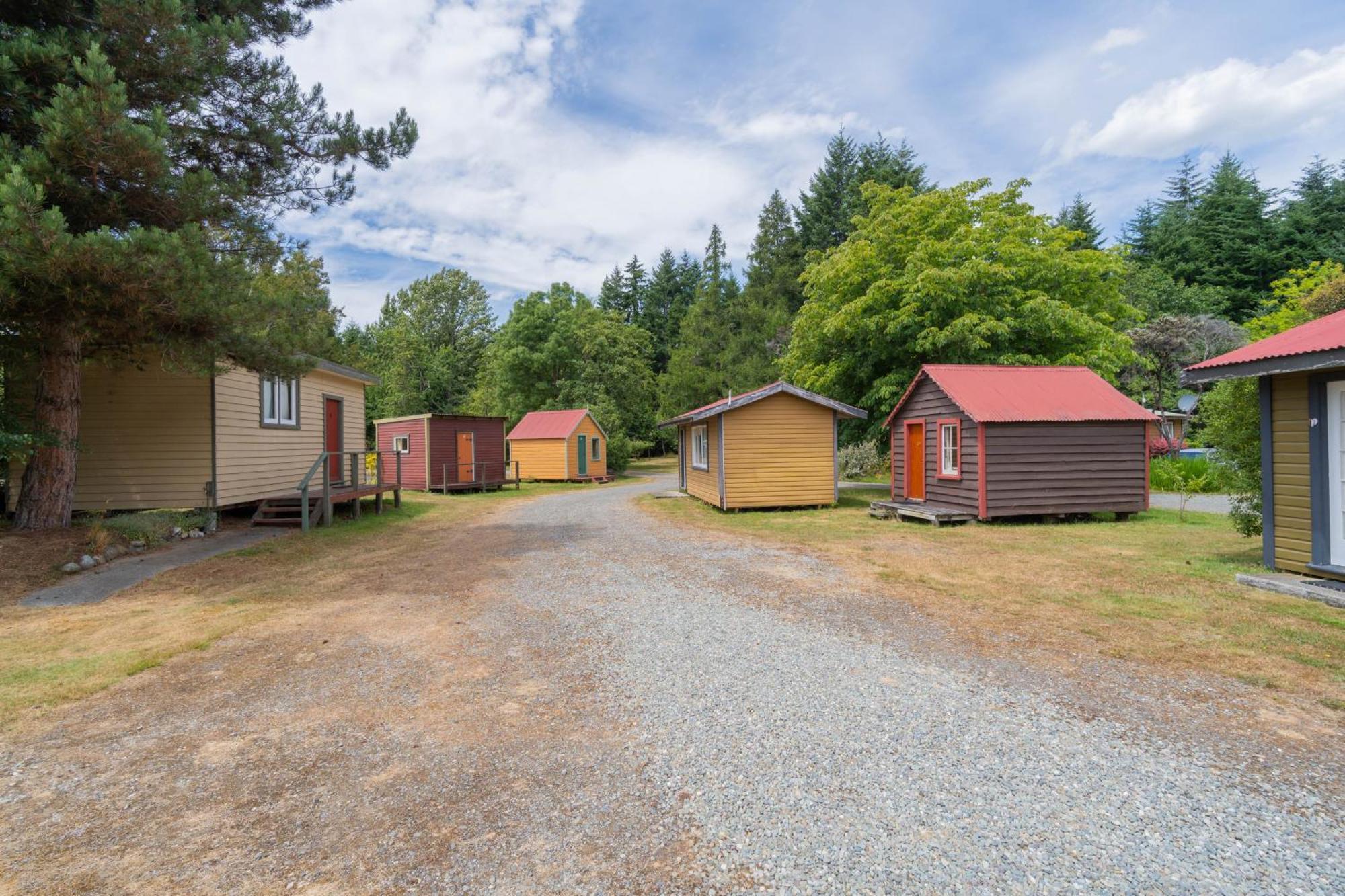 Manapouri Holiday Park Exterior photo